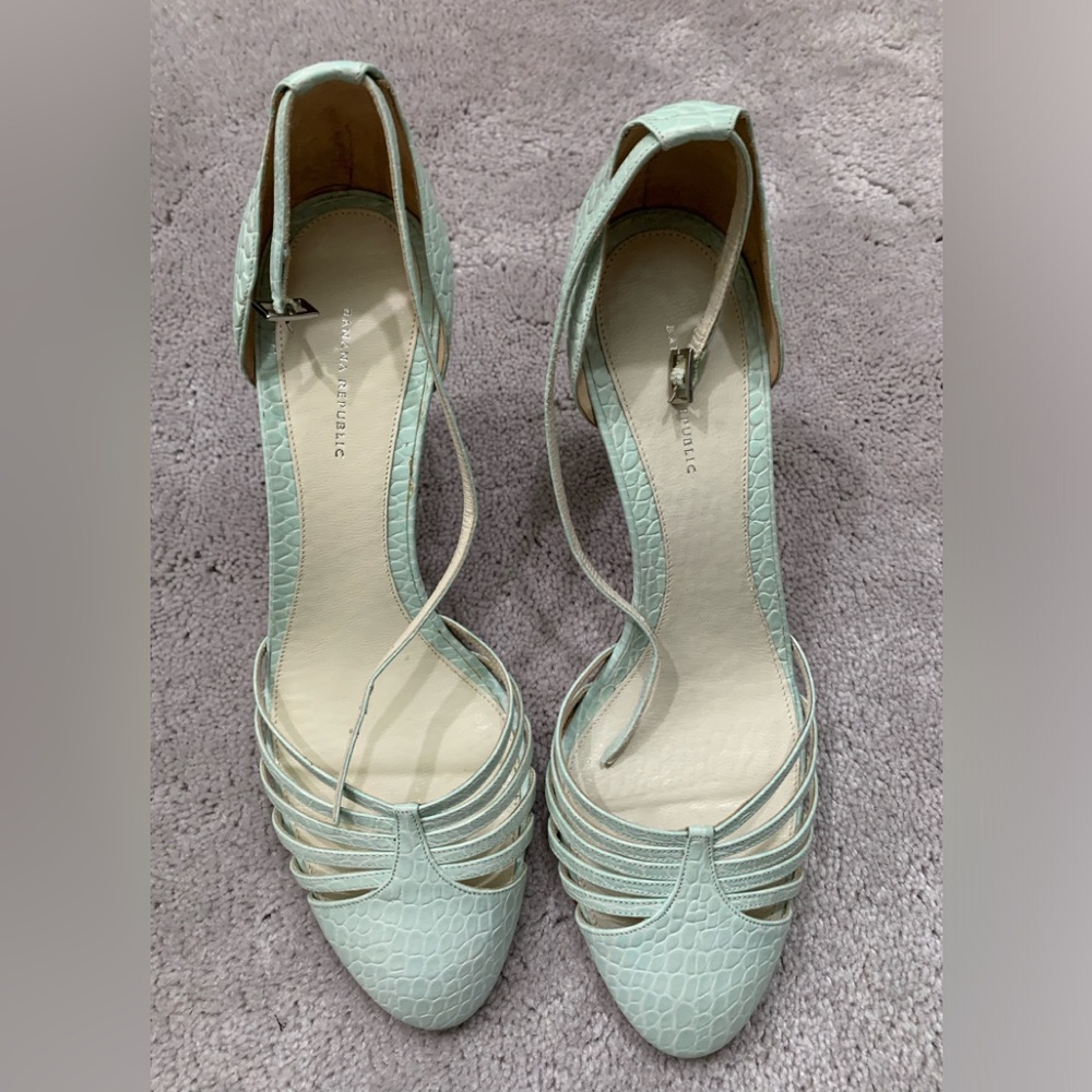 Banana Republic baby blue embossed leather heels. Size 9